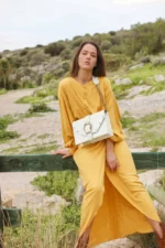 Γυναικεία δερμάτινη τσάντα ώμου BONENDIS Briana Κρεμ - Image 5